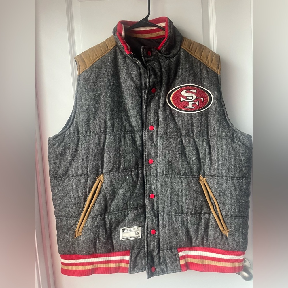San Francisco 49ers puffer vest 
Size XXL